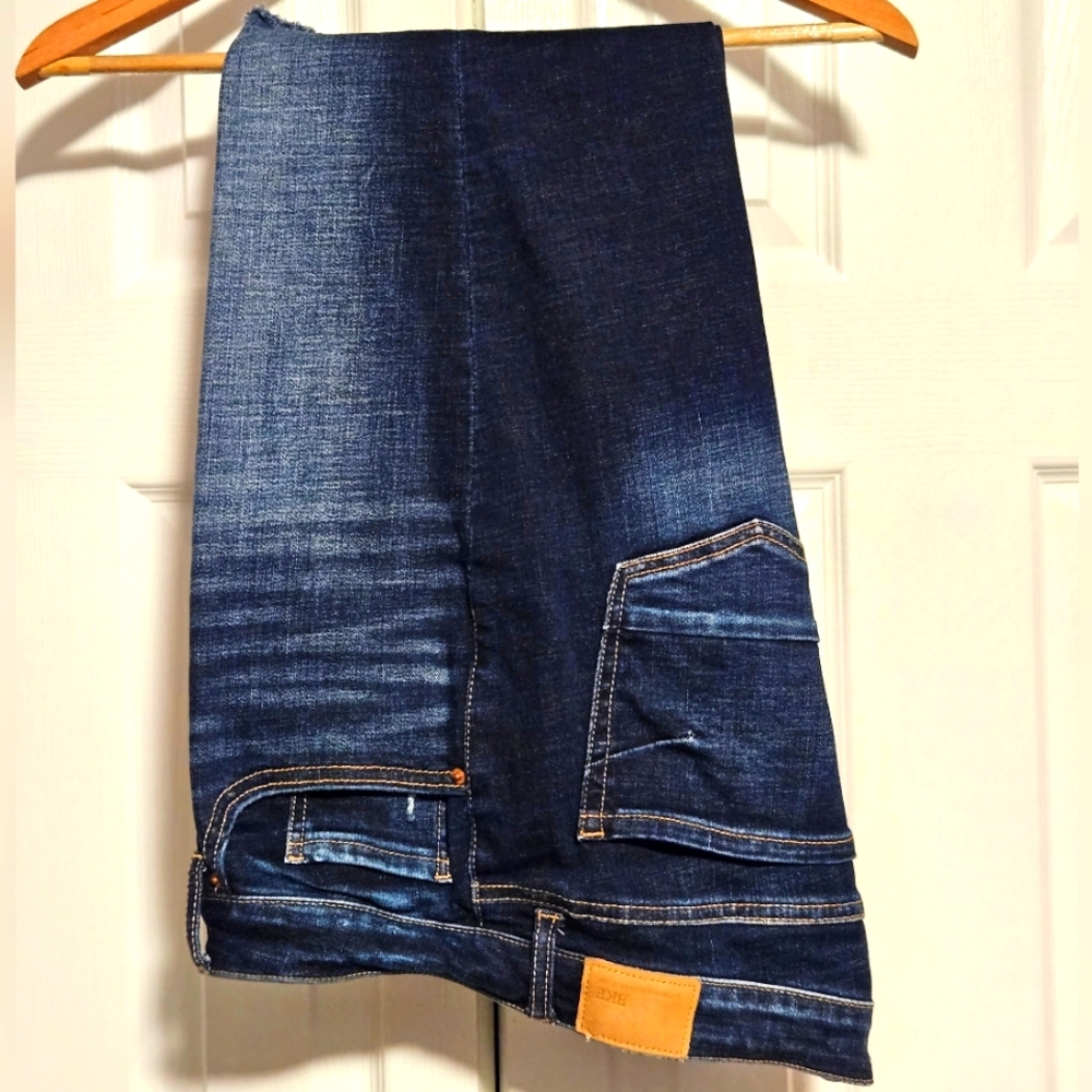 NWOT BKE Stella Cropped Jeans